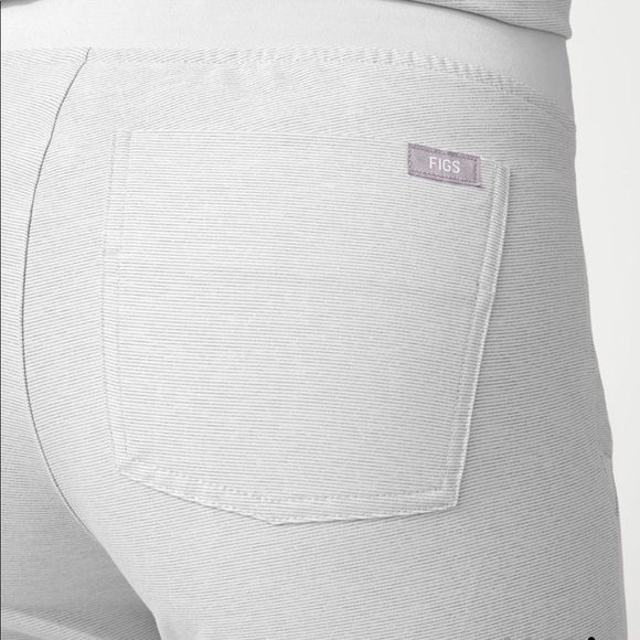 FIGS Scrub Set (Space Gray) - Picture 8 of 8